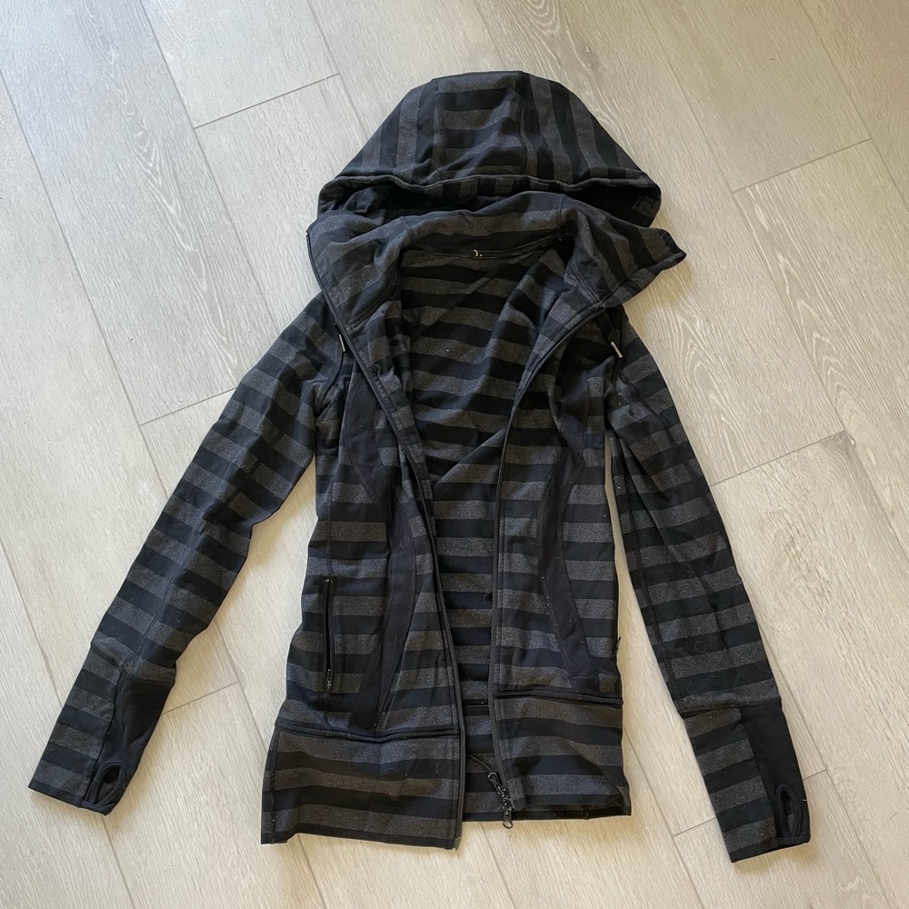 Lululemon Womens Black Striped Jacket Sz 4
